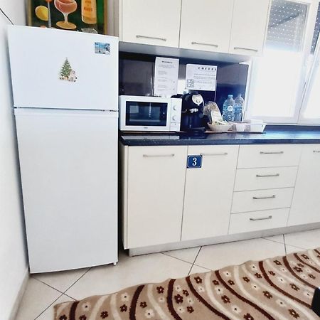 Guesthouse Bela Тирана Екстериор снимка