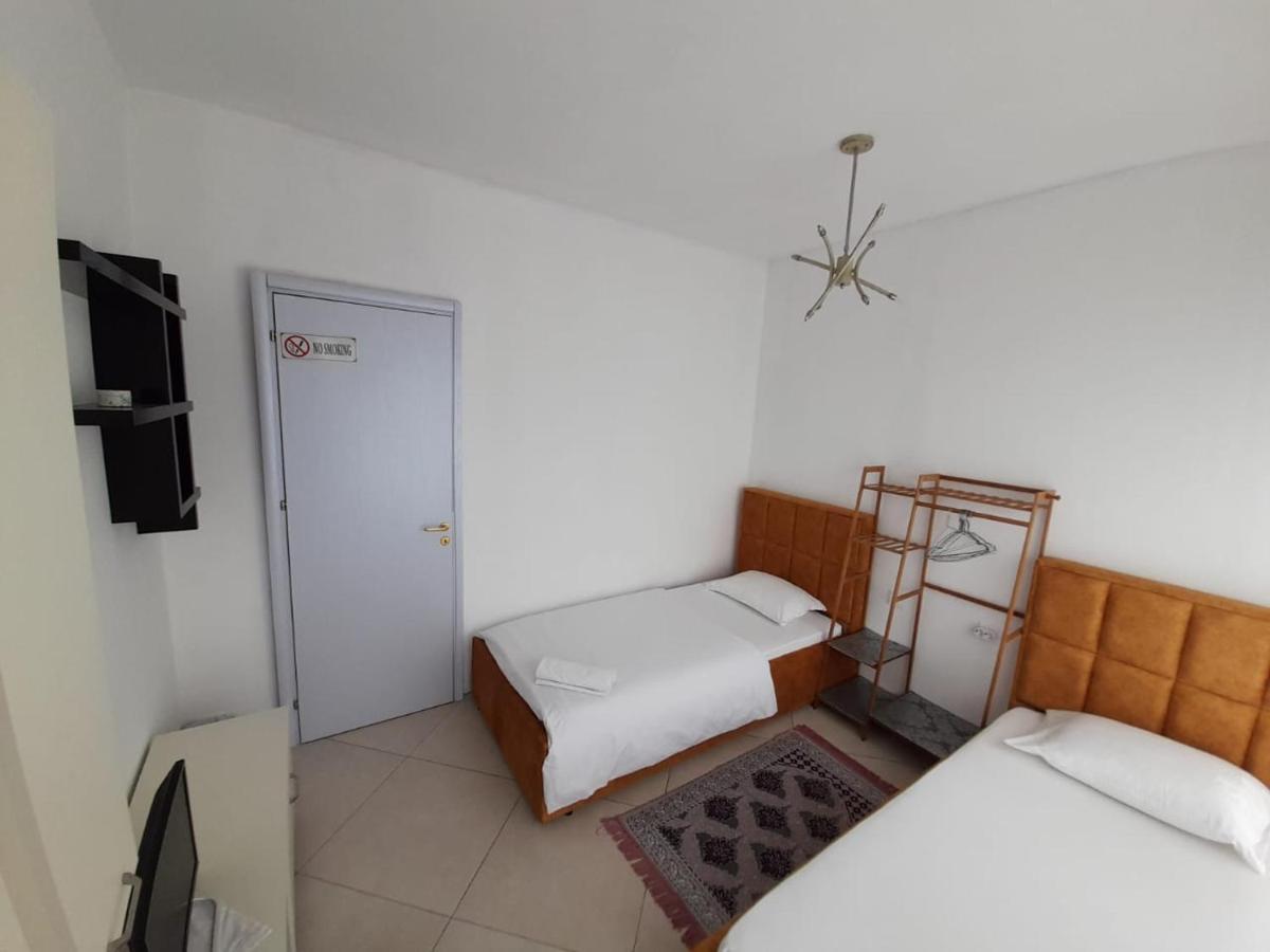 Guesthouse Bela Тирана Екстериор снимка