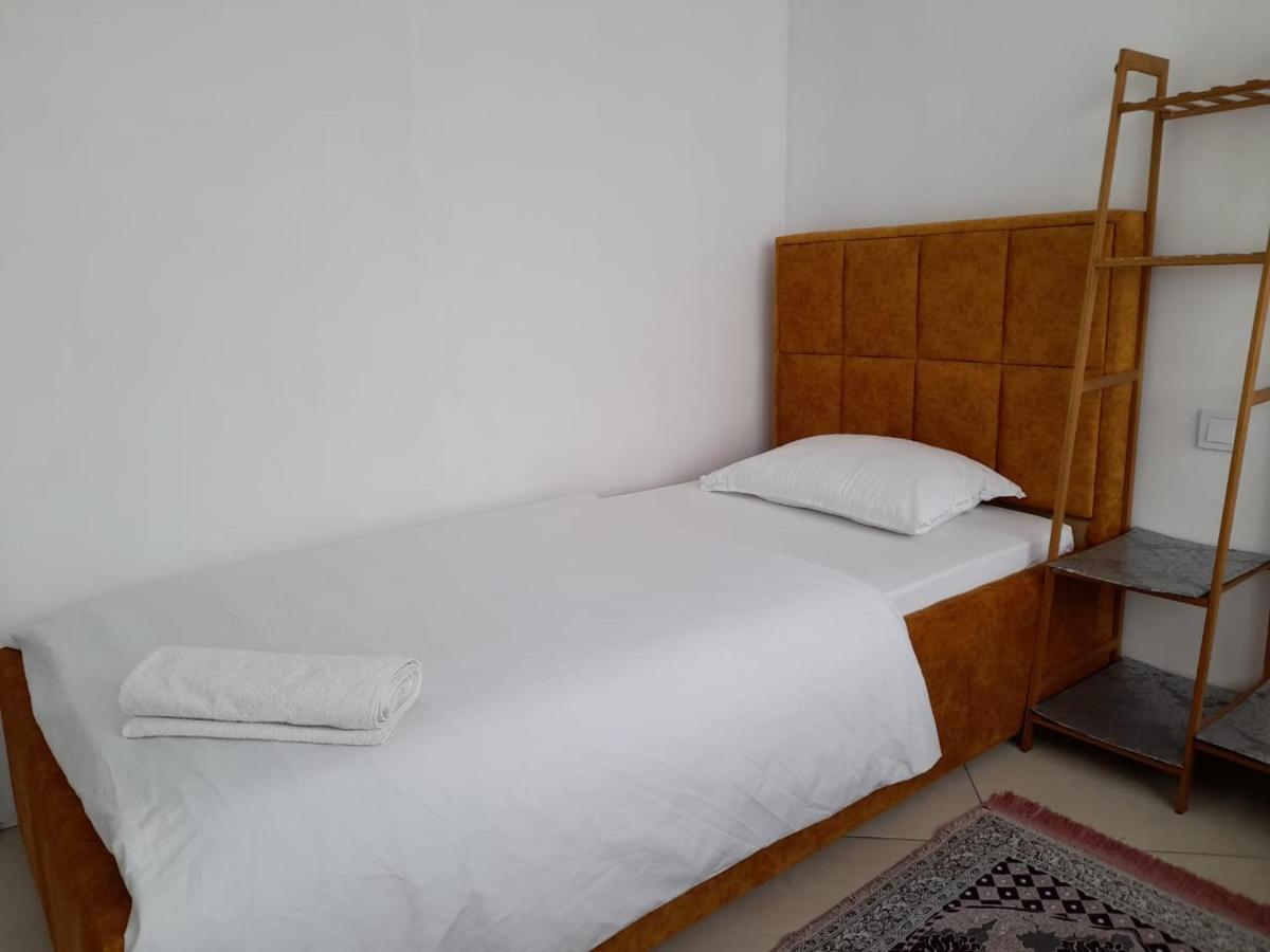 Guesthouse Bela Тирана Екстериор снимка