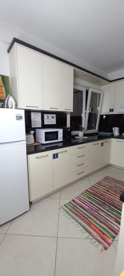 Guesthouse Bela Тирана Екстериор снимка