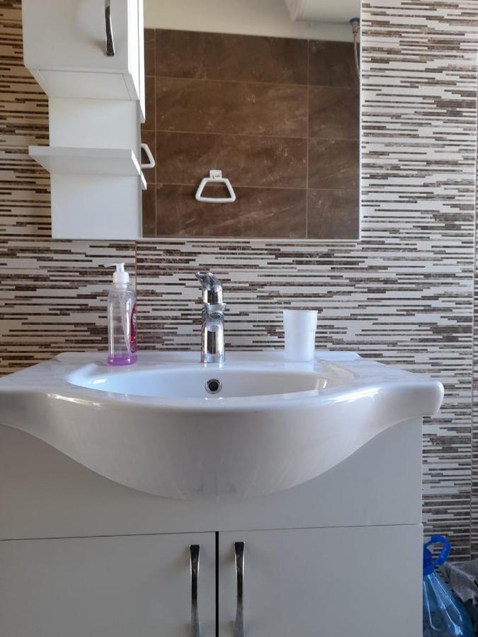 Guesthouse Bela Тирана Екстериор снимка