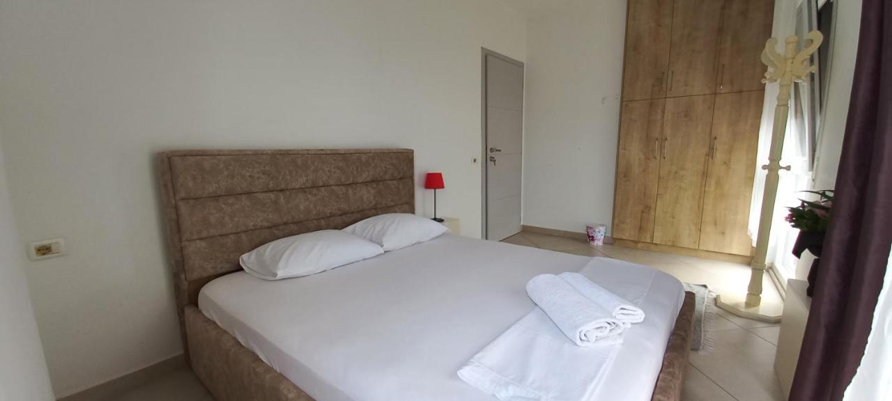 Guesthouse Bela Тирана Екстериор снимка