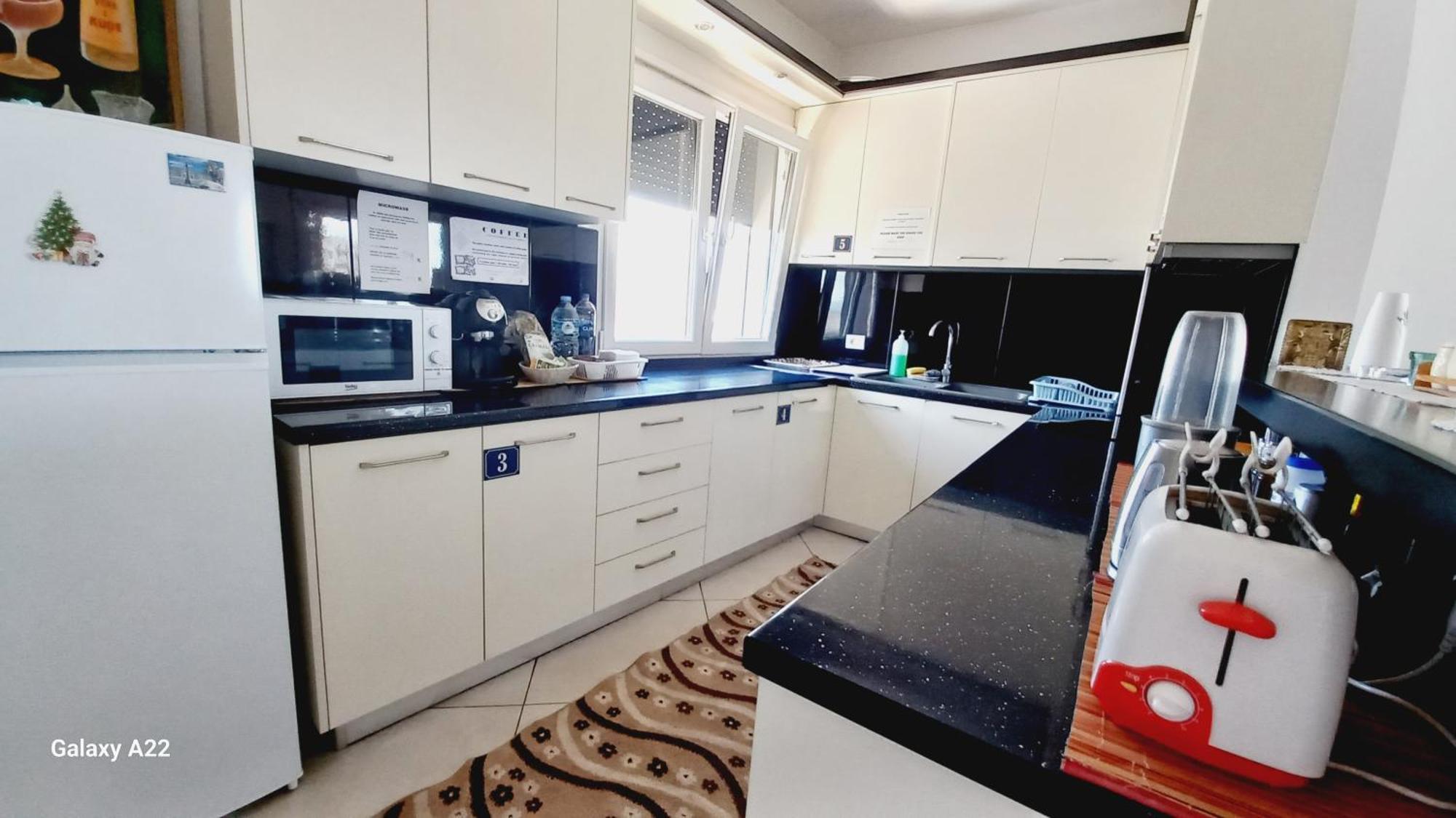 Guesthouse Bela Тирана Екстериор снимка